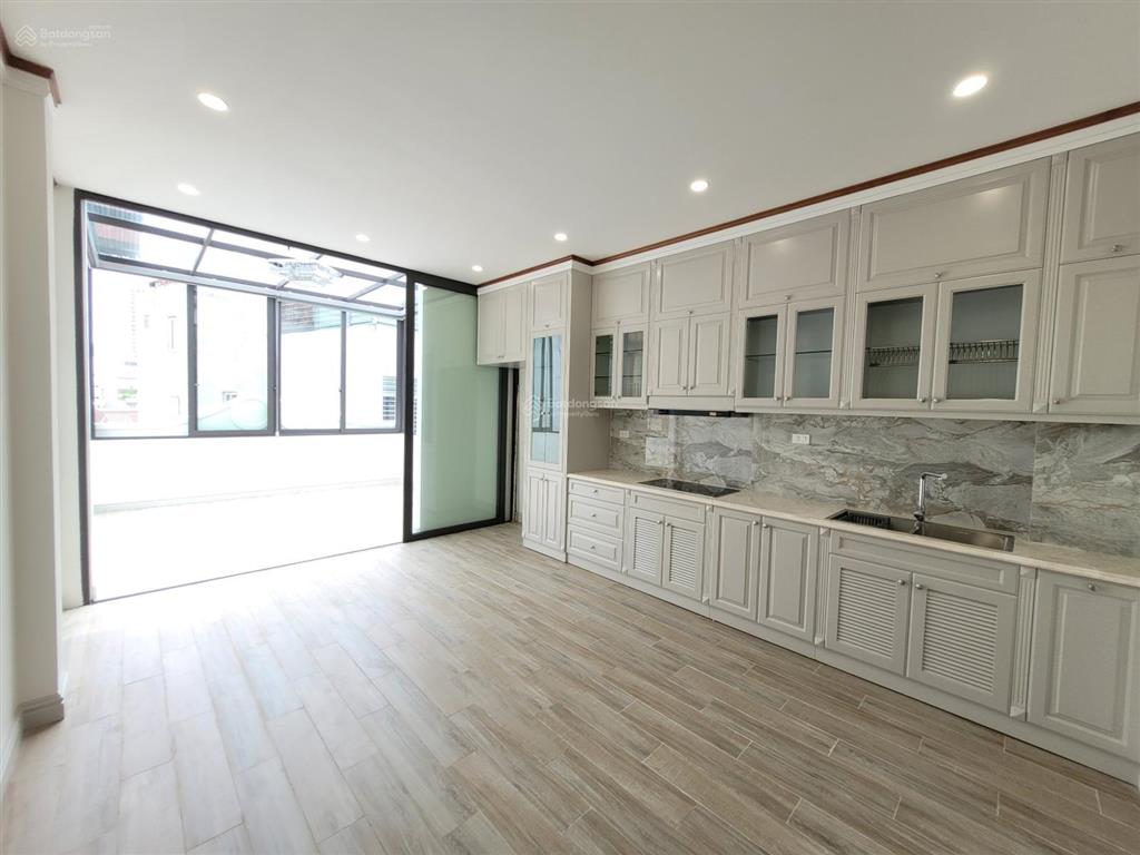 Chính chủ bán nhà mặt ngõ cầu giấyvừa ở vừa kd, thuê vp, oto vào nhà 50m x 7t thang máy, view đẹp