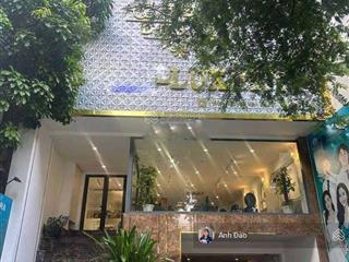 Cho thuê mặt tiền võ văn tần quận 3 ngang 6m dài 20m có hầm trệt 3 lầu gía chỉ 80 triệu/tháng