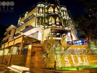 Tòa nhà mới xây mt lê văn sỹ đối diện á châu bank quận 3. dt 10x30m 1 trệt 4 lầu