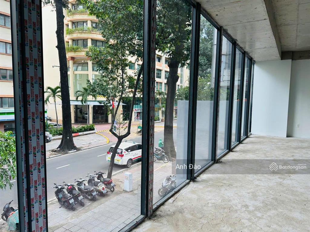 Cho thuê tòa nhà góc 2mt cộng hòa gần hoàng hoa thám tân bình