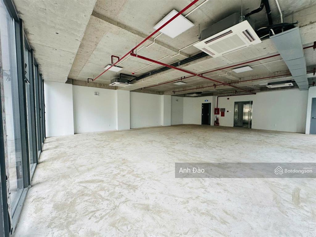 Cho thuê tòa nhà góc 2mt cộng hòa gần hoàng hoa thám tân bình