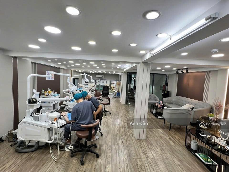 Tòa nhà góc 2mt mới xây 1200m2 nguyễn chí thanh góc nguyễn kim quận 10