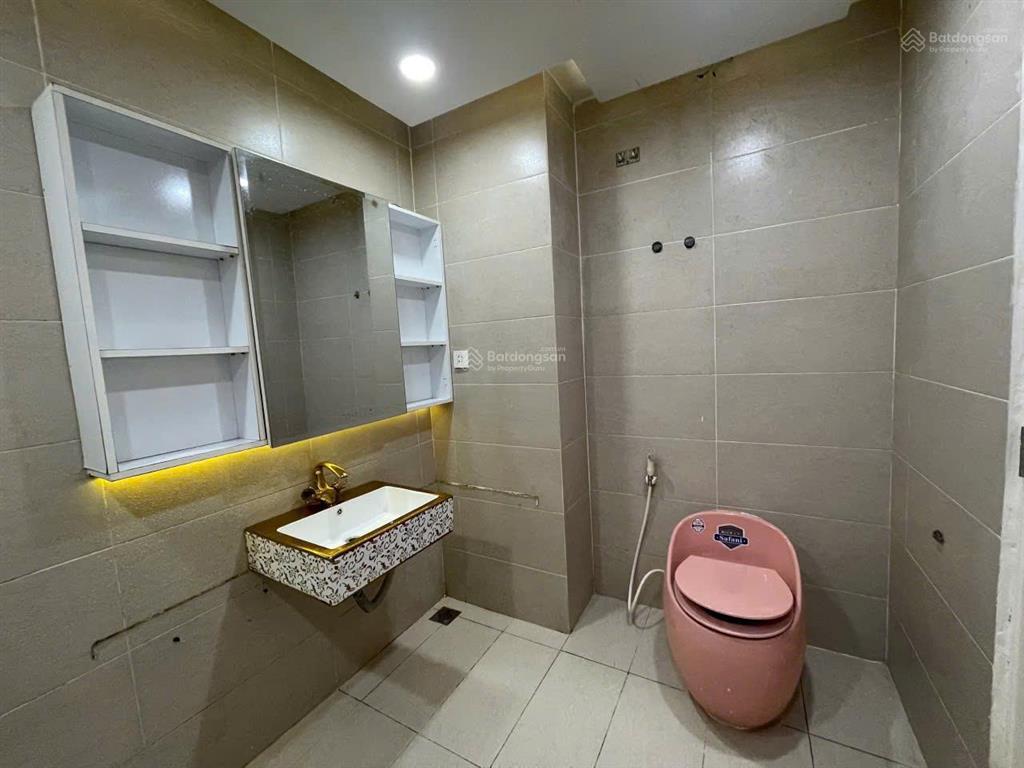 Bán 67m2 2pn2wc ntcb, giá cực rẻ chỉ 2,590 tỷ view hàng xóm giá tốt tại đức khải quận 7 alo em