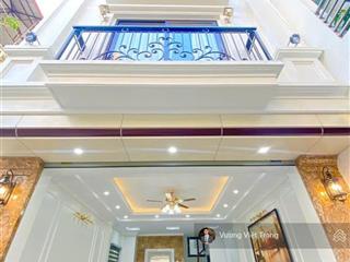 Nhà mới cực đẹp phố hào nam.cát linh.đống đa.dt 36m xây 6 tầng thang máy,gần ô tô.giá 9,48 tỷ