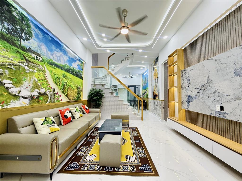 Nhà xây mới 3pn giá rẻ q12 cuối hà huy giáp gần gò vấp