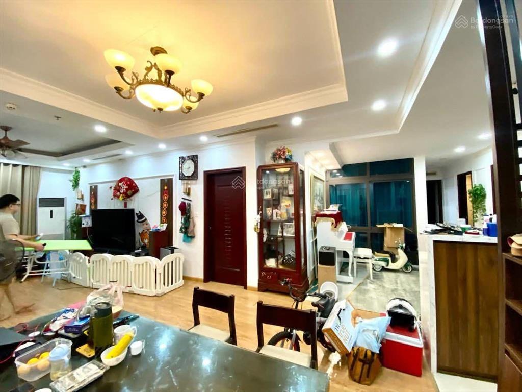 Bán gấp căn hộ 3 ngủ tòa r1 royal city số 72 nguyễn trãi, thanh xuân. 144m2 nội thất đẹp, nhỉnh 18t
