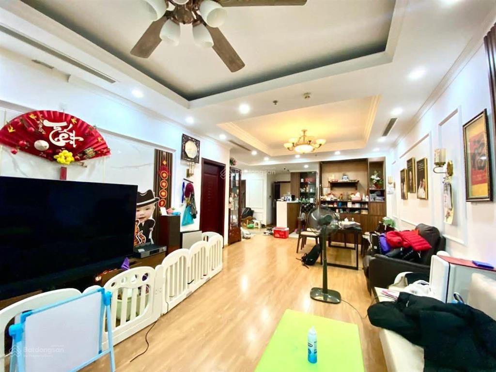 Bán gấp căn hộ 3 ngủ tòa r1 royal city số 72 nguyễn trãi, thanh xuân. 144m2 nội thất đẹp, nhỉnh 18t