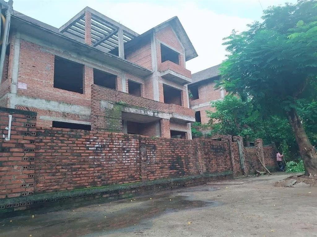 Cần bán biệt thự thô, cầu bươu, thanh trì. 360m2 x 3t, mt 20m, ô tô tránh, vỉa hè rộng, giá 58 tỷ.