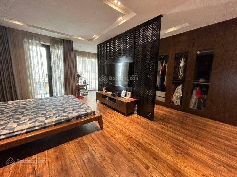 Cần bán biệt thự thô, cầu bươu, thanh trì. 360m2 x 3t, mt 20m, ô tô tránh, vỉa hè rộng, giá 58 tỷ.