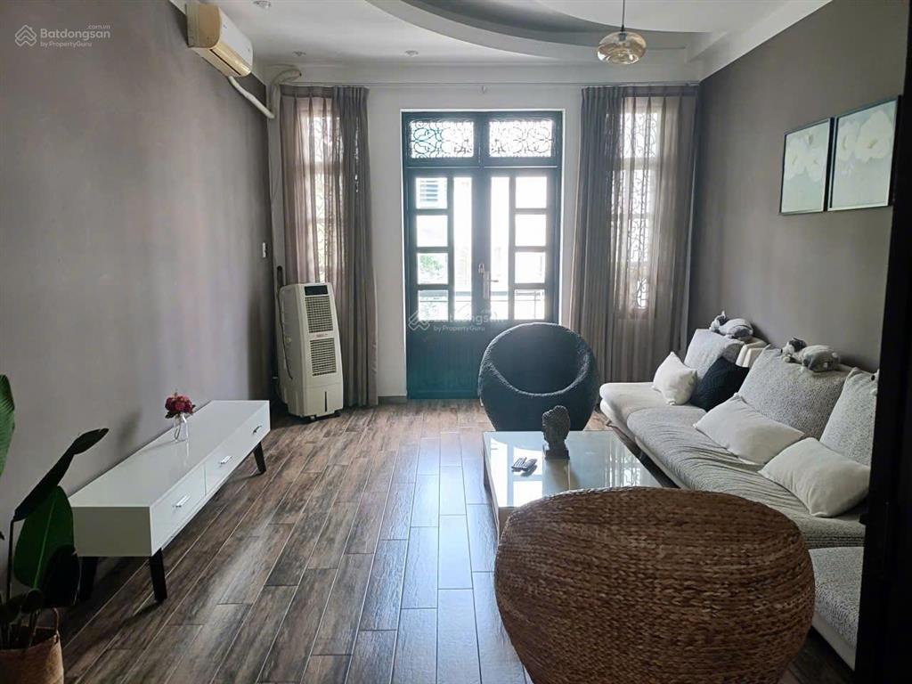 Cho thuê nhà đẹp mặt tiền đường số p. tân quy, quận 7