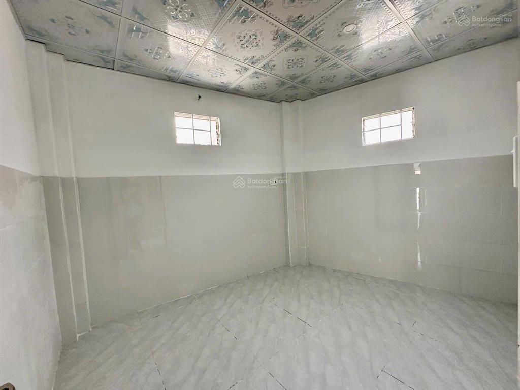 Chủ gởi bán nhà 1 trệt 1 lầu (góc 2 mặt tiền) đường xe hơi. thuộc kdc bửu hoà. giá chỉ 2,350 tỷ