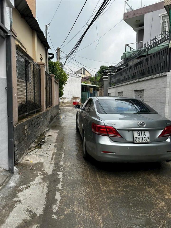 Chủ gởi bán nhà 1 trệt 1 lầu (góc 2 mặt tiền) đường xe hơi. thuộc kdc bửu hoà. giá chỉ 2,350 tỷ