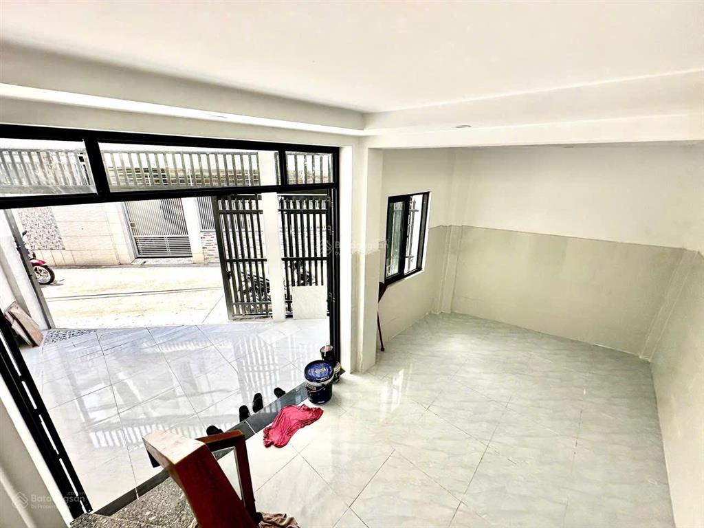 Chủ gởi bán nhà 1 trệt 1 lầu (góc 2 mặt tiền) đường xe hơi. thuộc kdc bửu hoà. giá chỉ 2,350 tỷ