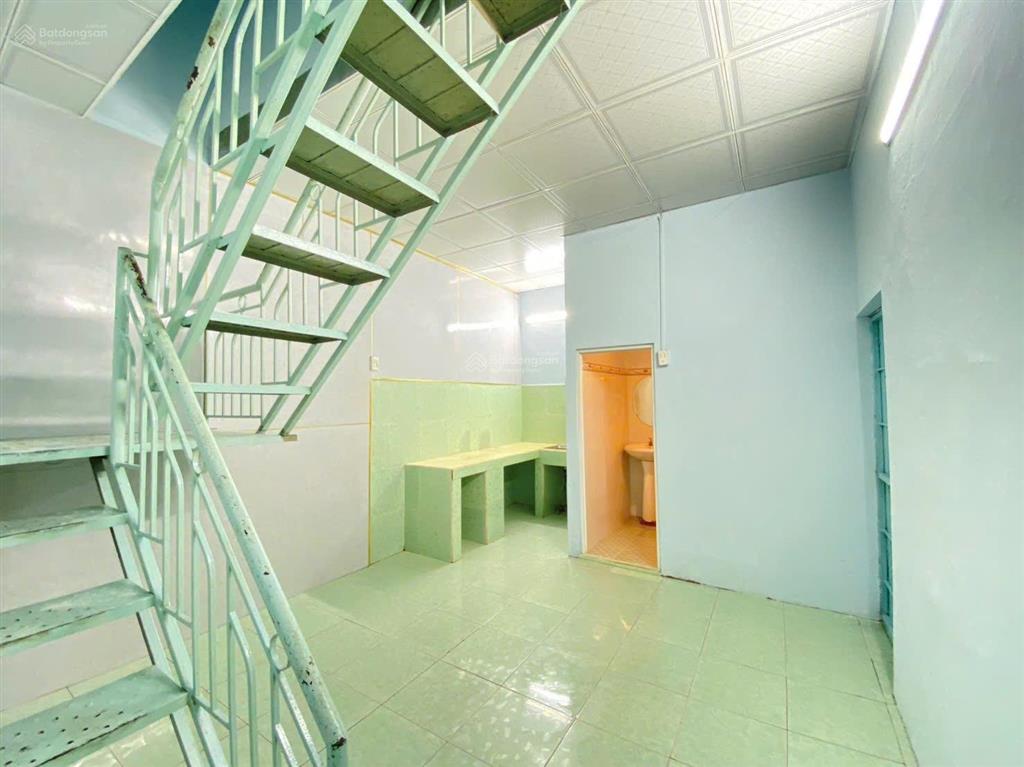 Bán nhà 1trệt 1lầu (dt 55m2) sổ riêng thổ cư 100% gần chợ biên hoà p. quang vinh. giá chỉ 2,4 tỷ