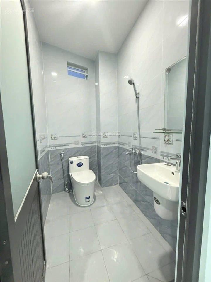 Chủ gửi bán nhà 1 trệt 1 lầu (dt 63m2) sổ riêng thổ cư 100% p. biên hoà mới. giá chỉ 2,390 tỷ