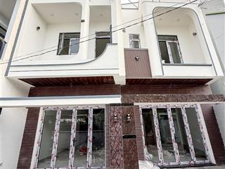 Chủ gởi bán 2 căn nhà liền kề 1 trệt 2 lầu ngay khu văn hoa villa p. thống nhất. giá chỉ 4,9 tỷ