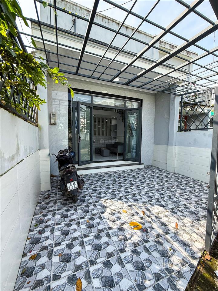 Bán nhà 1t 1l (dt 72m2) sổ riêng thổ cư 100% đường oto ngay bờ kè bửu long. giá chỉ 2,650 tỷ