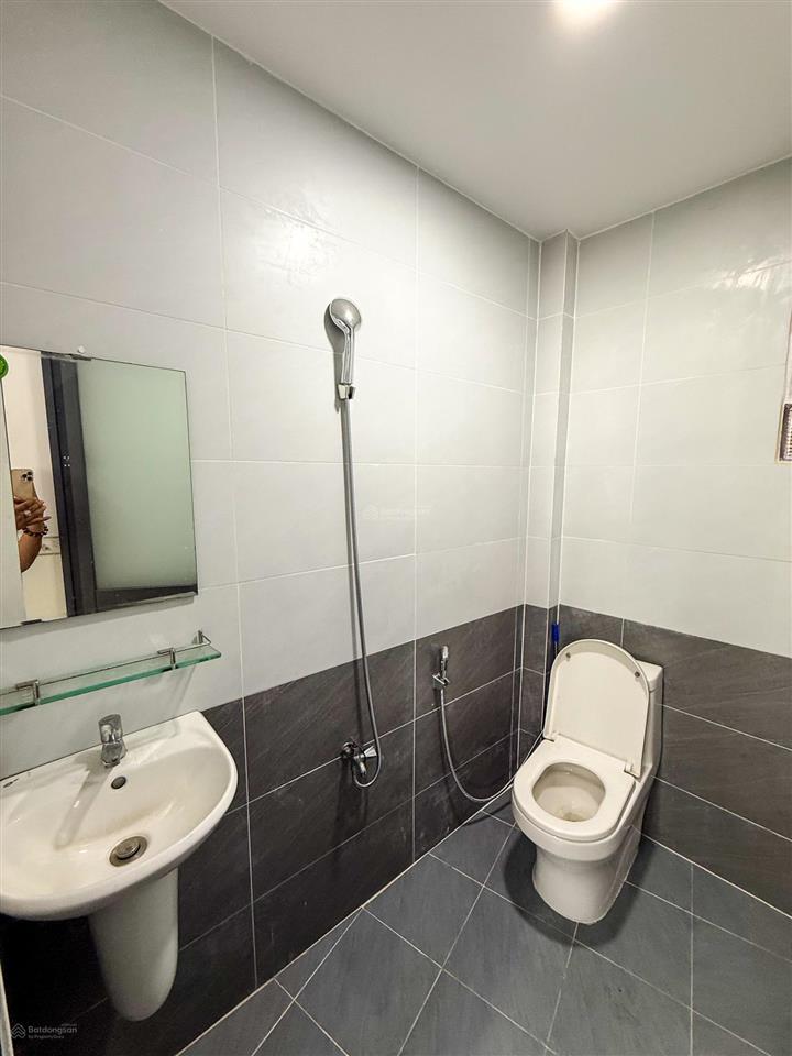 Bán nhà 1t 1l (dt 72m2) sổ riêng thổ cư 100% đường oto ngay bờ kè bửu long. giá chỉ 2,650 tỷ