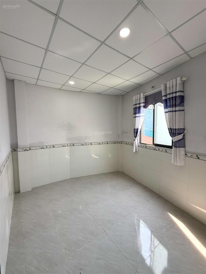 Bán nhà 1t 1l (dt 72m2) sổ riêng thổ cư 100% đường oto ngay bờ kè bửu long. giá chỉ 2,650 tỷ