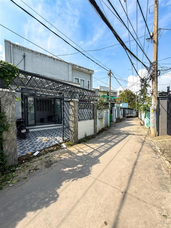 Bán nhà 1t 1l (dt 72m2) sổ riêng thổ cư 100% đường oto ngay bờ kè bửu long. giá chỉ 2,650 tỷ