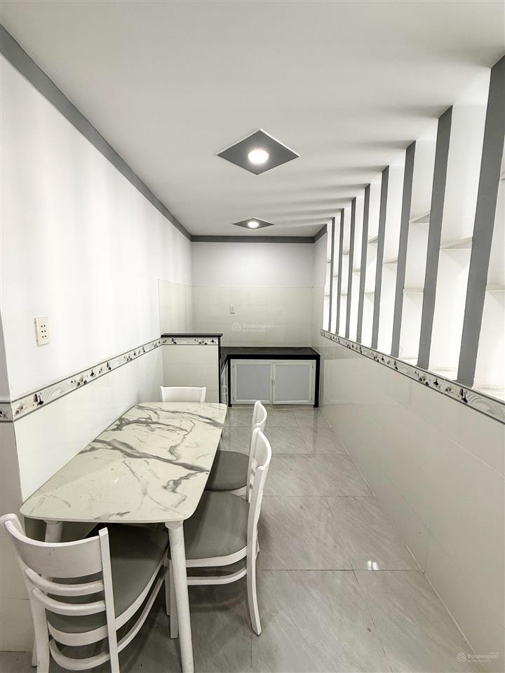 Bán nhà 1t 1l (dt 72m2) sổ riêng thổ cư 100% đường oto ngay bờ kè bửu long. giá chỉ 2,650 tỷ