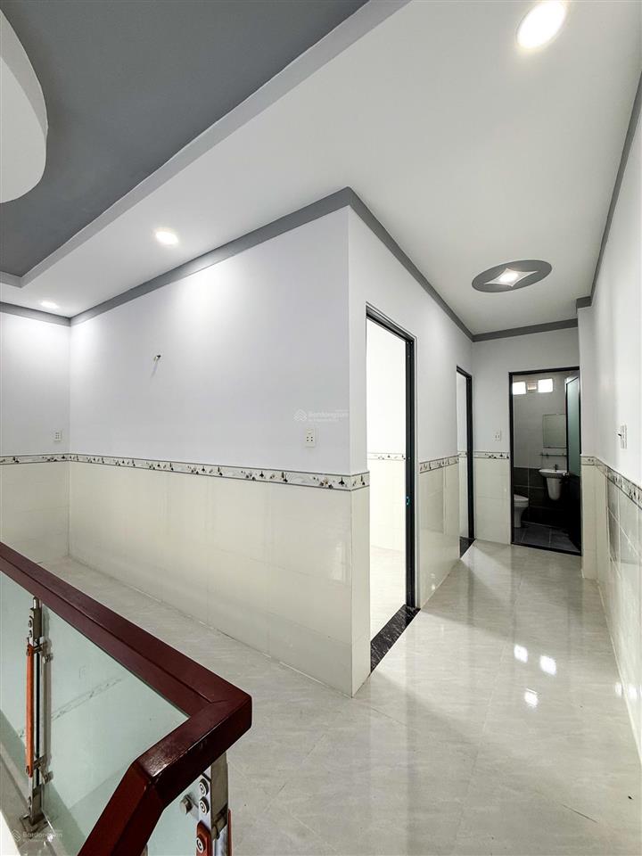 Bán nhà 1t 1l (dt 72m2) sổ riêng thổ cư 100% đường oto ngay bờ kè bửu long. giá chỉ 2,650 tỷ