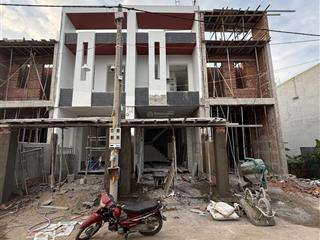 Bán nhà 1 trệt 1 lầu (dt 82m2  4m x 20m) sổ riêng thổ cư 100% thuộc kdc hoá an. giá chỉ 3.1 tỷ