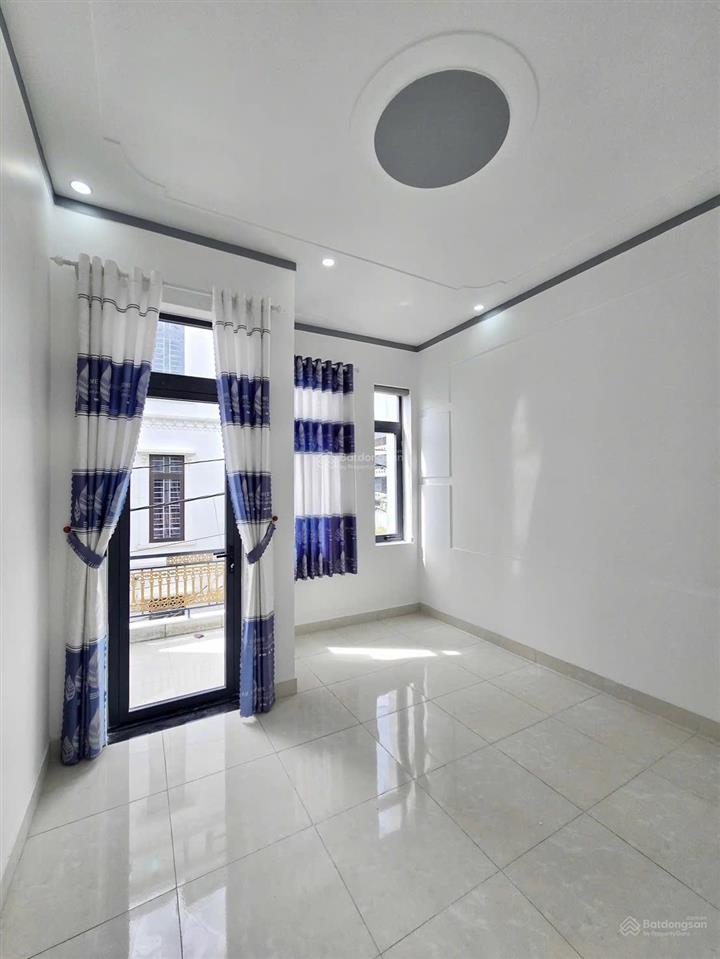 Chủ gửi bán căn nhà 1 trệt 2 lầu (hoàn công) tại kdc ngay chợ mới bửu long. giá chỉ 3.950 tỷ