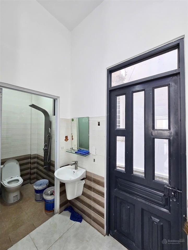 Chủ gửi bán căn nhà 1 trệt 2 lầu (hoàn công) tại kdc ngay chợ mới bửu long. giá chỉ 3.950 tỷ