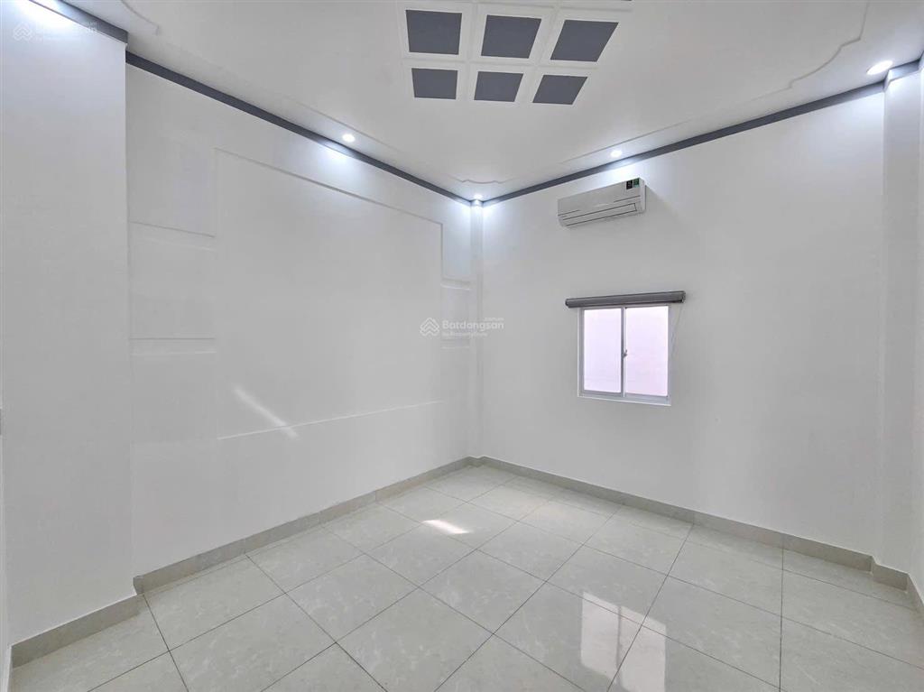 Chủ gửi bán căn nhà 1 trệt 2 lầu (hoàn công) tại kdc ngay chợ mới bửu long. giá chỉ 3.950 tỷ