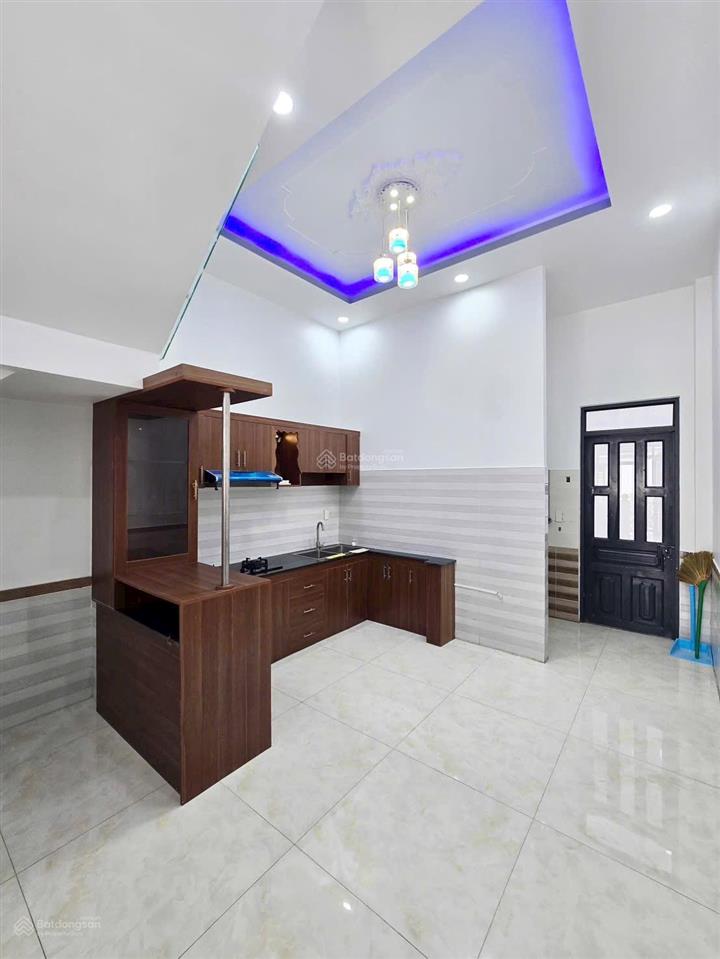 Chủ gửi bán căn nhà 1 trệt 2 lầu (hoàn công) tại kdc ngay chợ mới bửu long. giá chỉ 3.950 tỷ