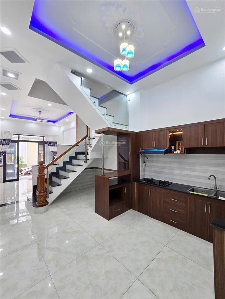 Chủ gửi bán căn nhà 1 trệt 2 lầu (hoàn công) tại kdc ngay chợ mới bửu long. giá chỉ 3.950 tỷ