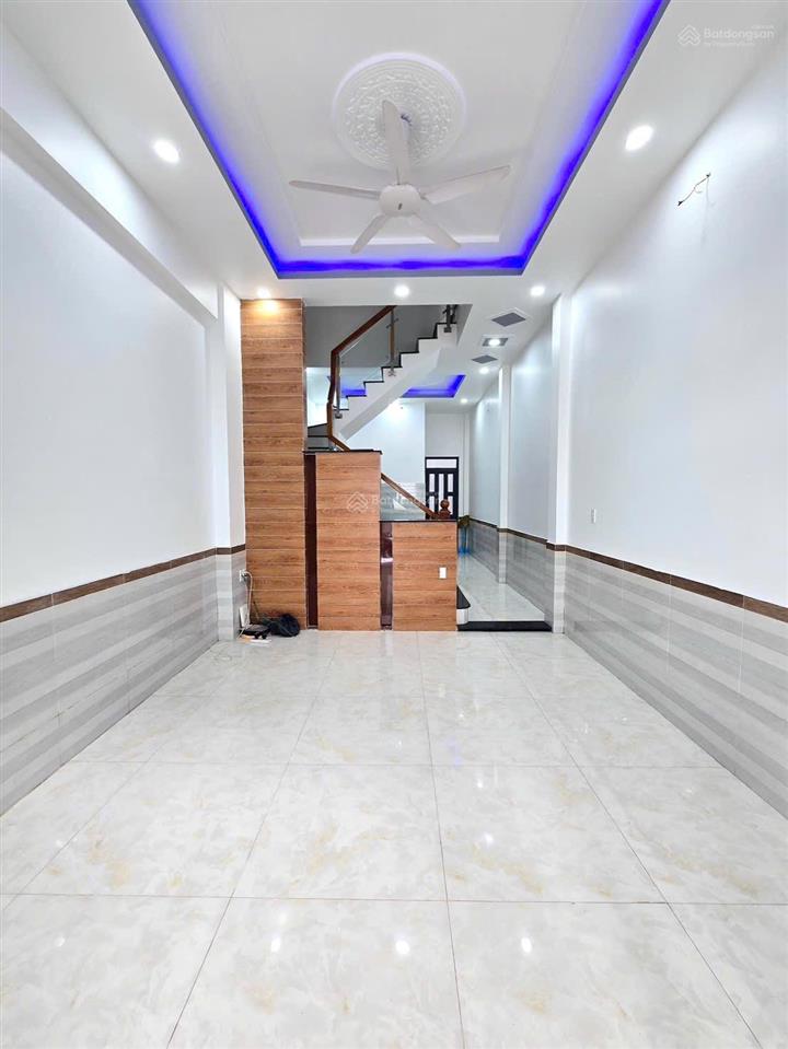 Chủ gửi bán căn nhà 1 trệt 2 lầu (hoàn công) tại kdc ngay chợ mới bửu long. giá chỉ 3.950 tỷ