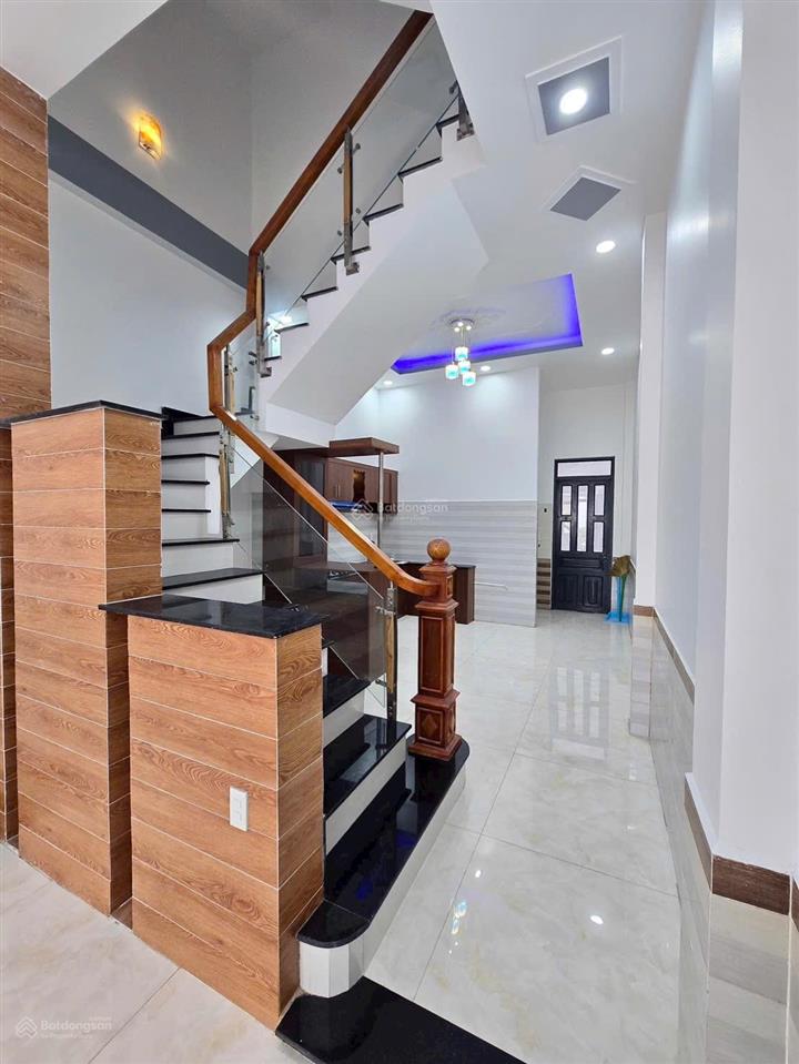 Chủ gửi bán căn nhà 1 trệt 2 lầu (hoàn công) tại kdc ngay chợ mới bửu long. giá chỉ 3.950 tỷ