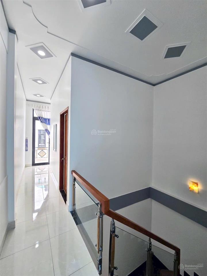 Chủ gửi bán căn nhà 1 trệt 2 lầu (hoàn công) tại kdc ngay chợ mới bửu long. giá chỉ 3.950 tỷ