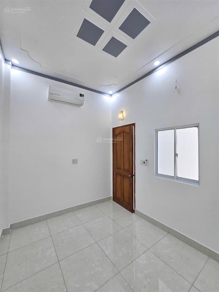 Chủ gửi bán căn nhà 1 trệt 2 lầu (hoàn công) tại kdc ngay chợ mới bửu long. giá chỉ 3.950 tỷ