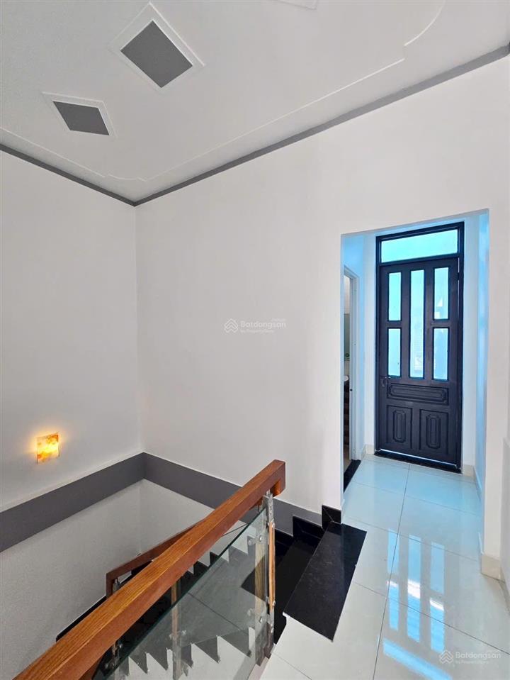 Chủ gửi bán căn nhà 1 trệt 2 lầu (hoàn công) tại kdc ngay chợ mới bửu long. giá chỉ 3.950 tỷ