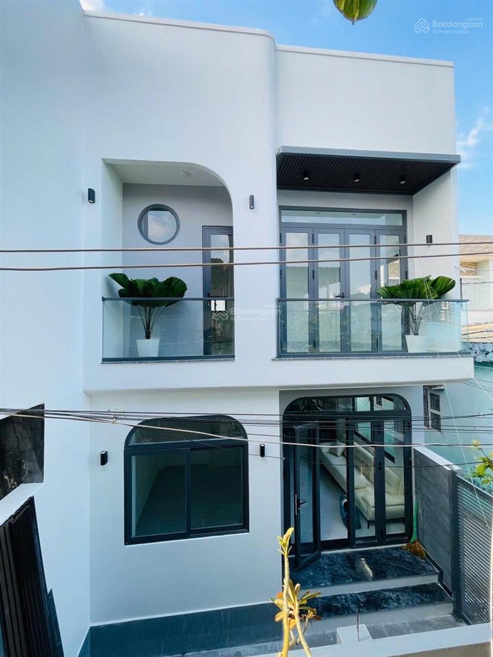 Bán nhà 1 trệt 1 lầu góc 2 mặt tiền (hoàn công) vị trí ngay chợ tân vạn. giá chỉ 2,790 tỷ