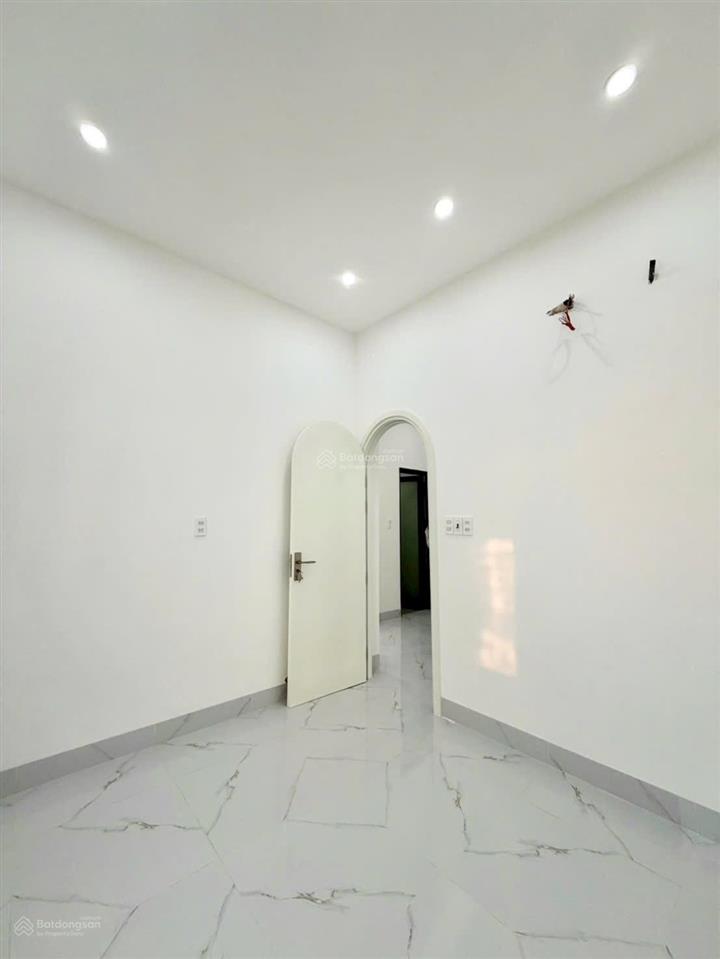 Bán nhà 1 trệt 1 lầu góc 2 mặt tiền (hoàn công) vị trí ngay chợ tân vạn. giá chỉ 2,790 tỷ