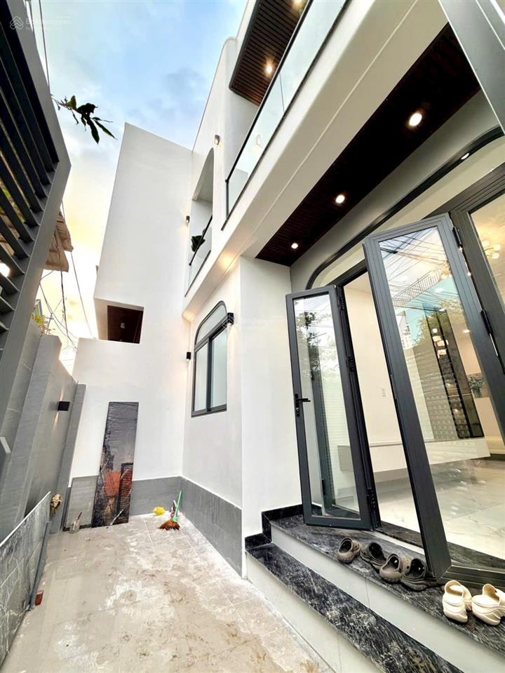 Bán nhà 1 trệt 1 lầu góc 2 mặt tiền (hoàn công) vị trí ngay chợ tân vạn. giá chỉ 2,790 tỷ