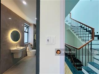 Cho thuê nhà phố sân vườn 7x20m 4 tầng mới, đủ nội thất gần hồ bơi lakeview, vào ở liền 32 triệu
