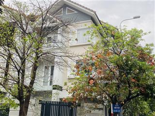 Cho thuê biệt thự 4tầng góc 2mặt tiền đối diện công viên đường rộng 16m giá chỉ 40tr/th p.an phú q2