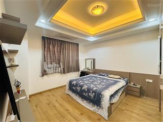 Cần bán căn hộ diện tích 135m², 3 phòng ngủ, 2 wc giá bán từ 8,65 tỷ (thương lượng)