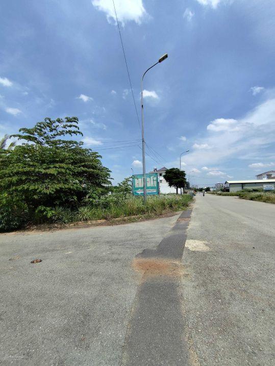 Cần bán nền đất mặt tiền dài 23m siêu đẹp và hiếm tại KDC Phú Nhuận P Phước Long B, giá bán 71tr/m2