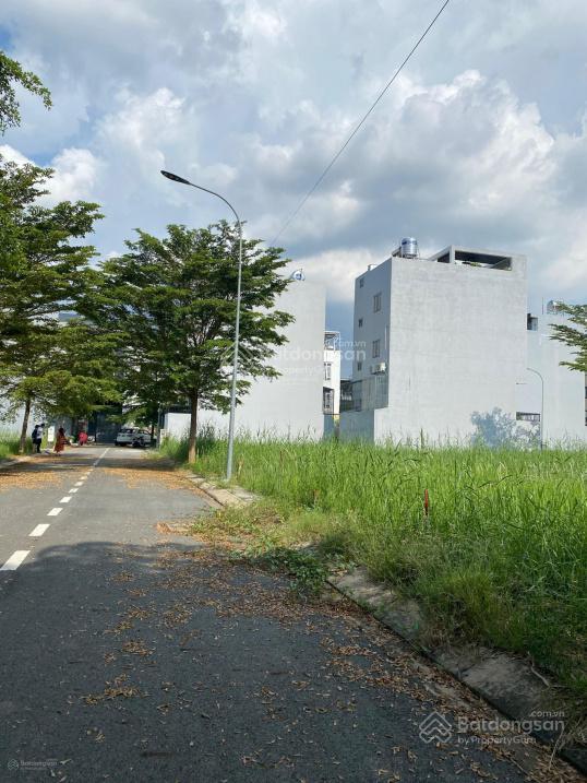 Cần bán 1 số nền đất sổ đỏ vị trí tuyển chọn, giá tốt tại kdc nam long p. phước long b, giá 7,8tỷ