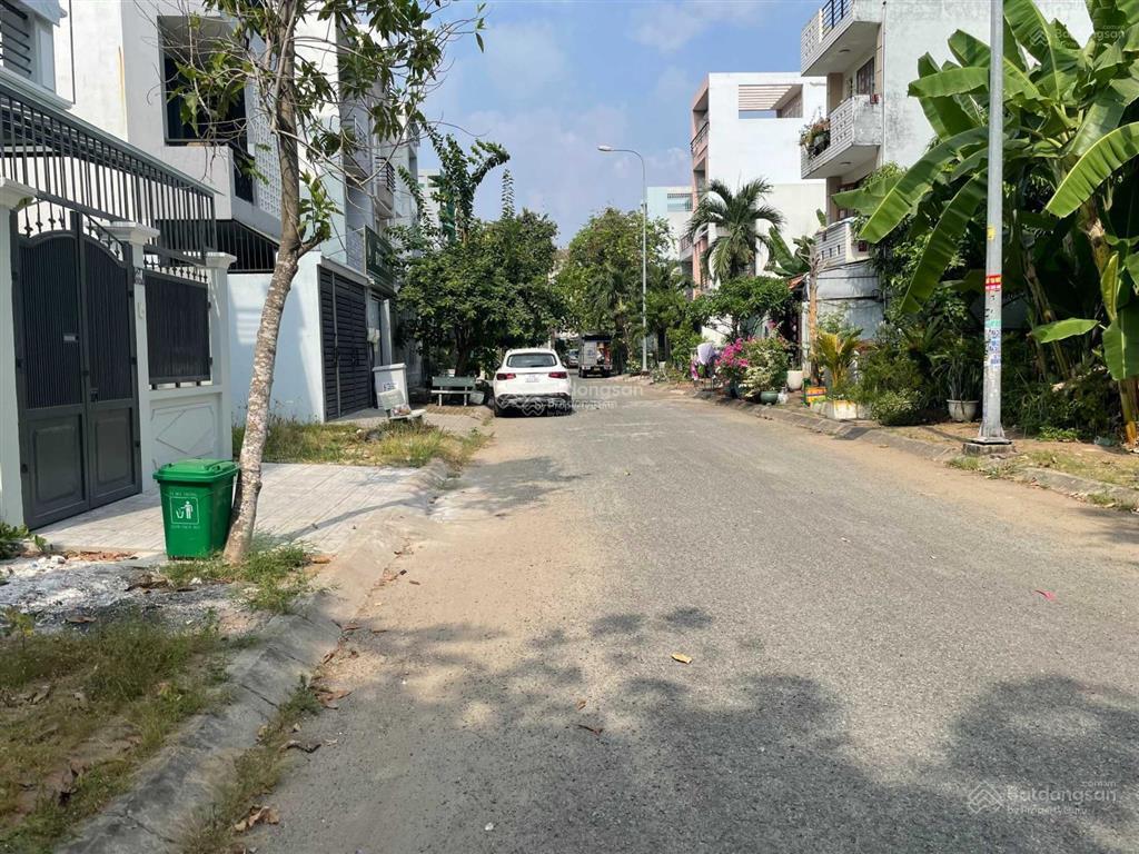 Cần bán 1 số nền đất sổ đỏ vị trí tuyển chọn, giá tốt tại kdc nam long p. phước long b, giá 7,8tỷ