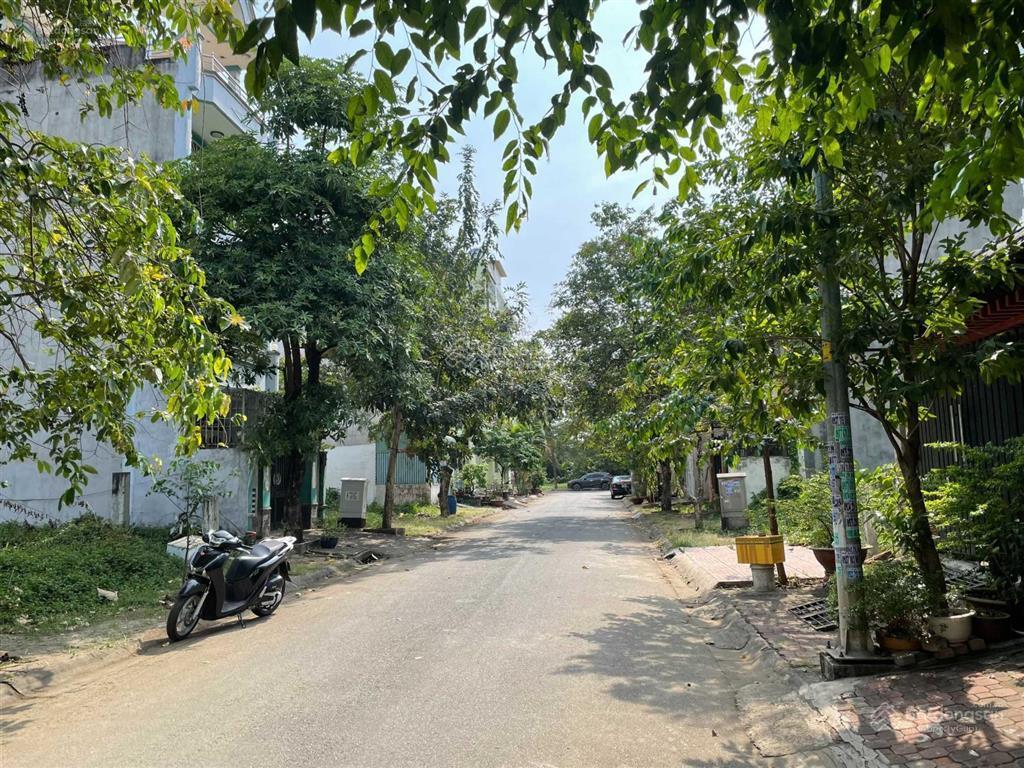 Cần bán 1 số nền đất sổ đỏ vị trí tuyển chọn, giá tốt tại kdc nam long p. phước long b, giá 7,8tỷ