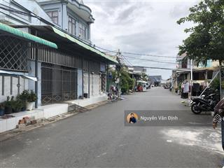 Hướng đông nam tdc biển phước hảicách biển 100m
dt 83m2 ngang 6mx14mfull thổ cư
giá 4ty