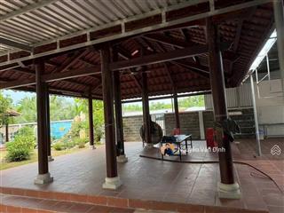 Vườn tại phước hội dt 2100m2ngang 20 dài 100
 đường nhựa. có 2 căn nhà gỗ, hồ cá koi,vườn dừa