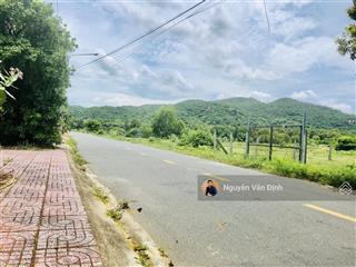 View hồ và núira biển 5p
diện tích  239 m2( ngang 10 x 23.5 có 100 thổ cư) sổ sẵn giá 2ty3